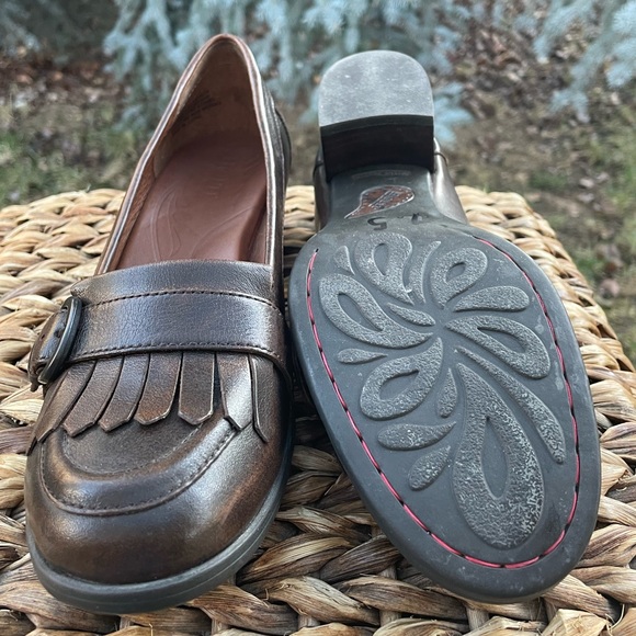 NWOT Born Lissette Brown Leather Slip On Block Heel Penny Loafers Women size 7.5 - Picture 9 of 10